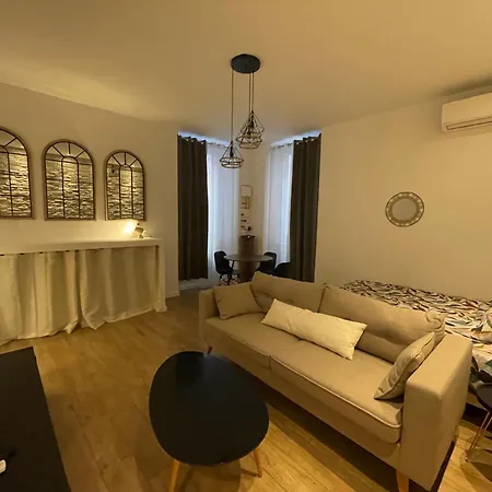 Place Du Marche Centre Avec Entree Indep * Bastia (Corsica)