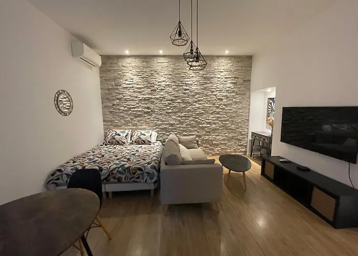 Place Du Marche Centre Avec Entree Indep Apartment