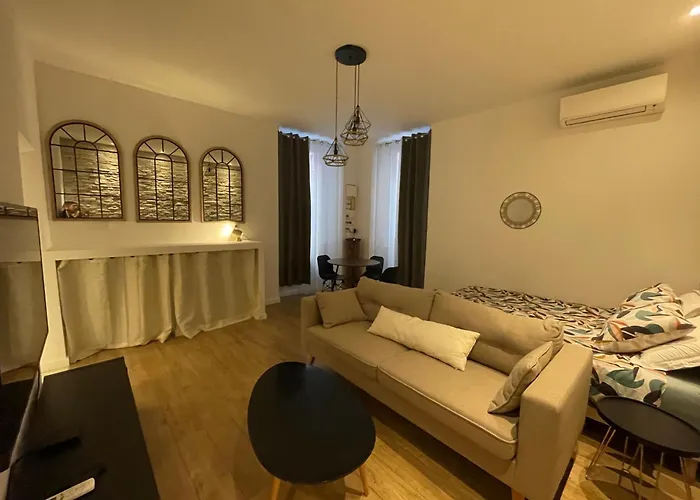 Place Du Marche Centre Avec Entree Indep * Bastia (Corsica)